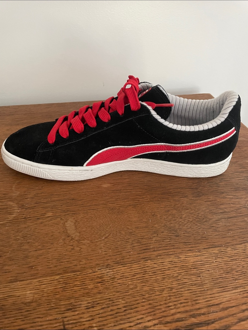 Men’s Puma Black Suede Sneakers with Red Laces. Size 10.5 - Picture 6 of 8
